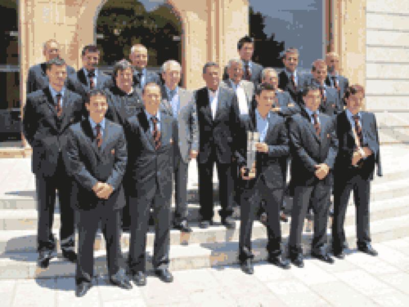 El president de la D&igrave;putaci&oacute; rep a lŽequip dŽhoquei de Reus