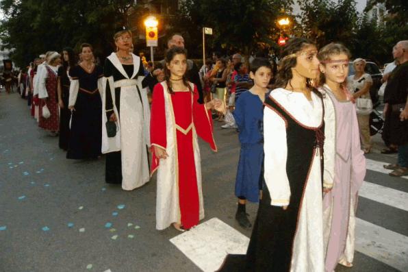 Cortejo real de la Fiesta medieval de Salou Rei en Jaume I 