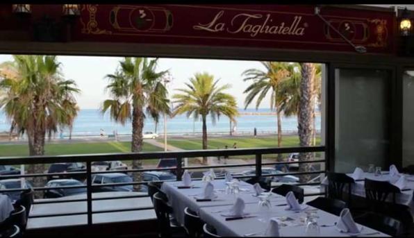 pizzeria la Pineda Playa Tagliatella restaurant with a sea view