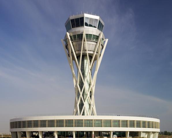 Control tower at the Barcelona airport. (Photo: AENA)