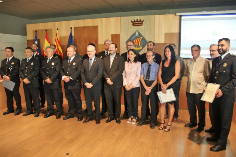 Personas distinguidas en la celebraci&oacute;n del dia de la polic&iacute;a