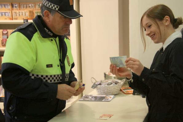 Local Police officers will advise sellers for theft and scams.