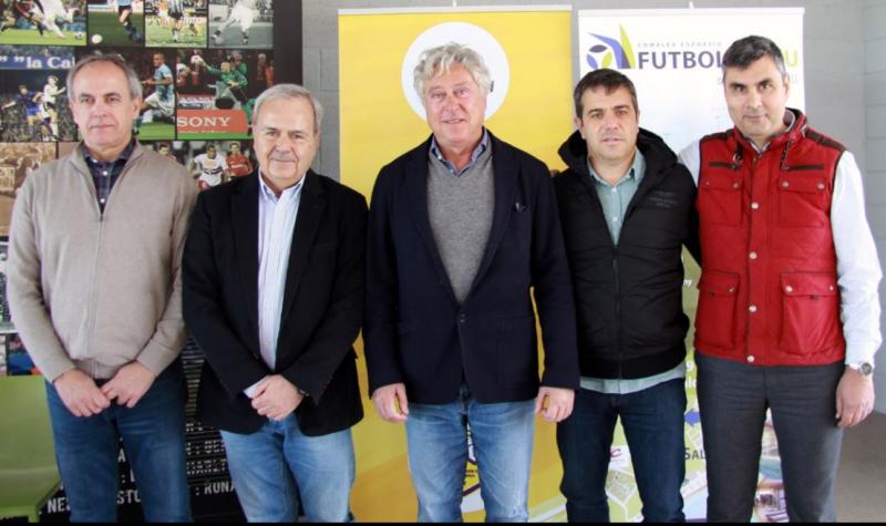 Representantes de Mare Nostrum y de la pol&iacute;tica presentaron el acto.