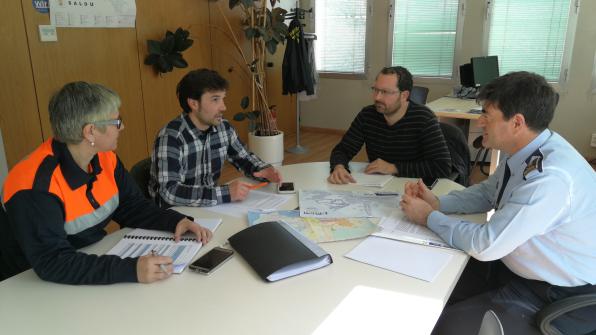 Reunión entre representantes municipales y empresa concesionaria