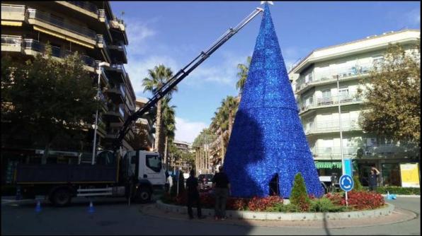 "Árbol" de Navidad que se instala en el centro de Salou