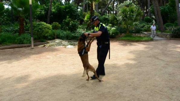 Una imagen de la unidad canina de la Policía Local de Salou