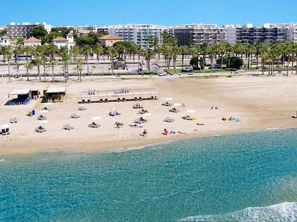 Promenade of Salou and in the background the Hotel Blaumar