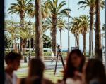 Arena, terrassa acollidora al passeig marítim de Salou