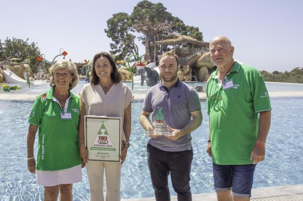 Representantes del Sangulí amb el premi de ACSI