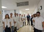 El representante del hotel, Gil Cristià, con los investigadores