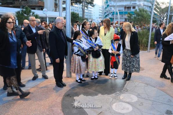 En total s'han col·locat 16 medallons a l'avinguda Carles Buïgas