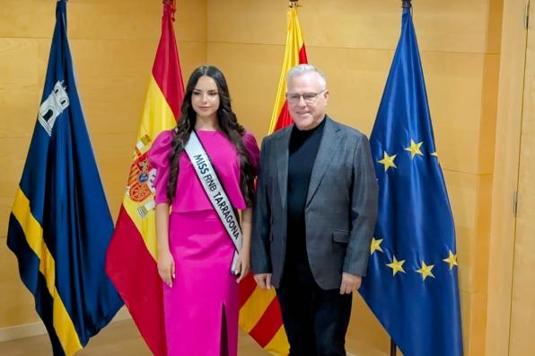 Miss Tarragona amb l'alcalde de Salou el 4 d'abril del 2025. Cedida
