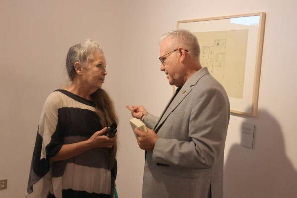 El alcalde de Salou, Pere Granados, con Victoria Bonet