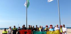 La hissada de banderes consolida Salou amb unes platges de qualitat