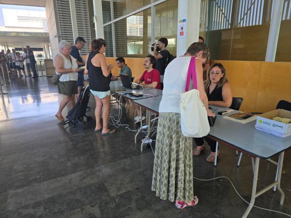 Amplio dispositivo para repartir gafas homologadas