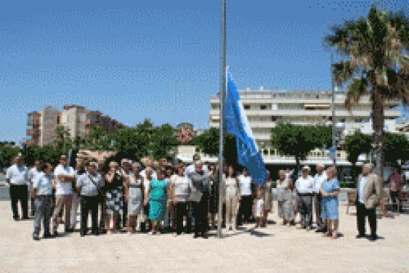 The beach of La Pineda shines again with the Blue Flag