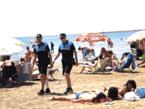 Entran en funcionamiento los nuevos policías de playa de La Pineda y la sede electrónica del ayuntam