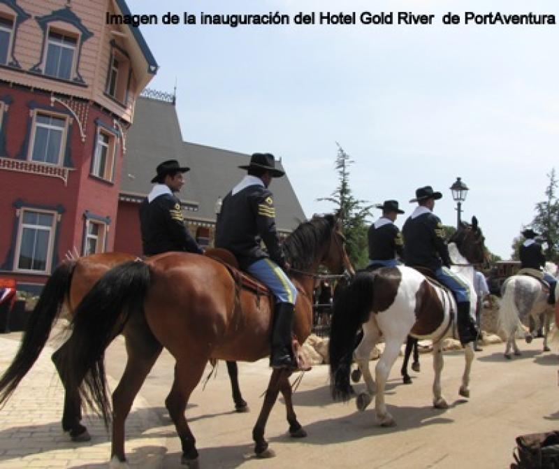 Larry Hagman (JR de Dallas) i Vivky Mart&iacute;n Berrocal inauguren l'Hotel Gold River de PortAventura 1