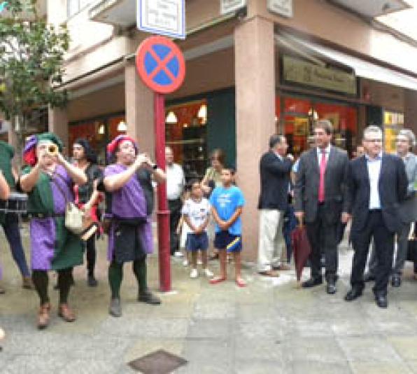 The group of troubadours 'Zip' opens the Medieval Market in Salou