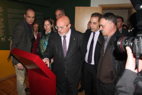 Huguet inaugura el Centre dInterpretació Muntanyes de Prades i visita Arbolí i Alforja