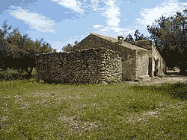 An exhibition on the heritage of dry stone constructions, in Hospitalet