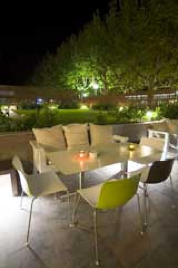Salou Poolbar &amp; Restaurant, a new atmosphere for the night salouense